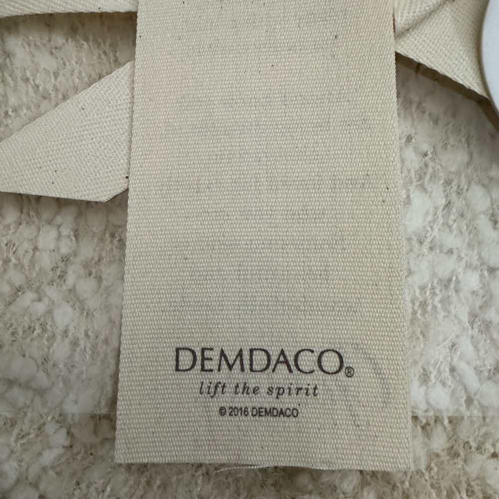 Demdaco cream Giving Shawl. NWT - Picture 6 of 9